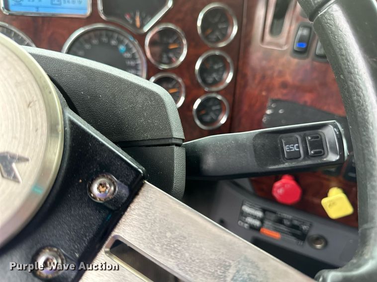 image for item EB2700 2015 Mack CXU613 semi truck