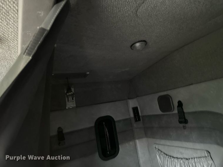 image for item EB2700 2015 Mack CXU613 semi truck