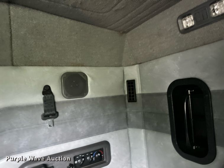 image for item EB2700 2015 Mack CXU613 semi truck