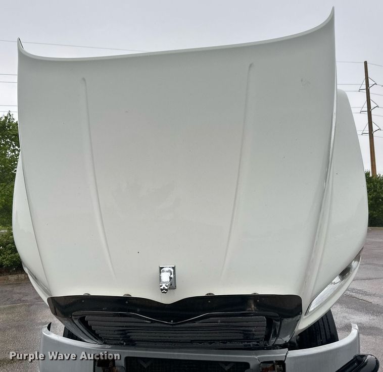 image for item EB2700 2015 Mack CXU613 semi truck