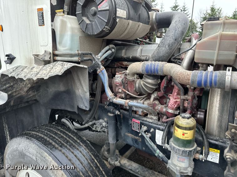 image for item EB2700 2015 Mack CXU613 semi truck