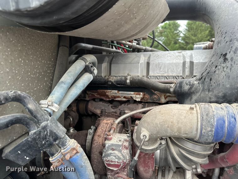 image for item EB2700 2015 Mack CXU613 semi truck