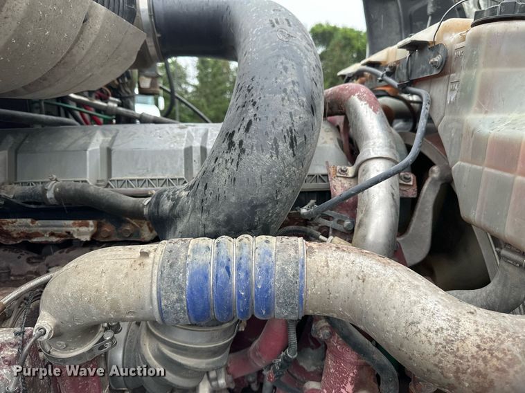 image for item EB2700 2015 Mack CXU613 semi truck