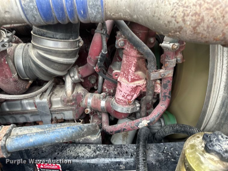 image for item EB2700 2015 Mack CXU613 semi truck