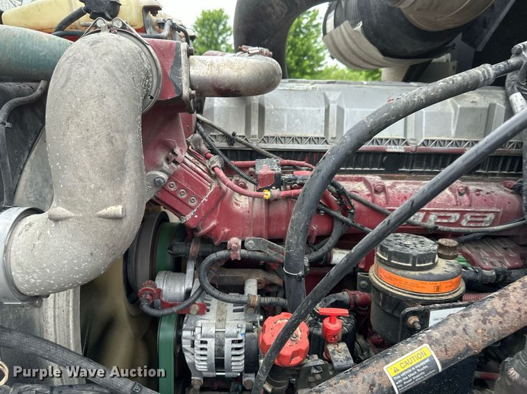 image for item EB2700 2015 Mack CXU613 semi truck