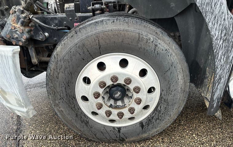 image for item EB2700 2015 Mack CXU613 semi truck