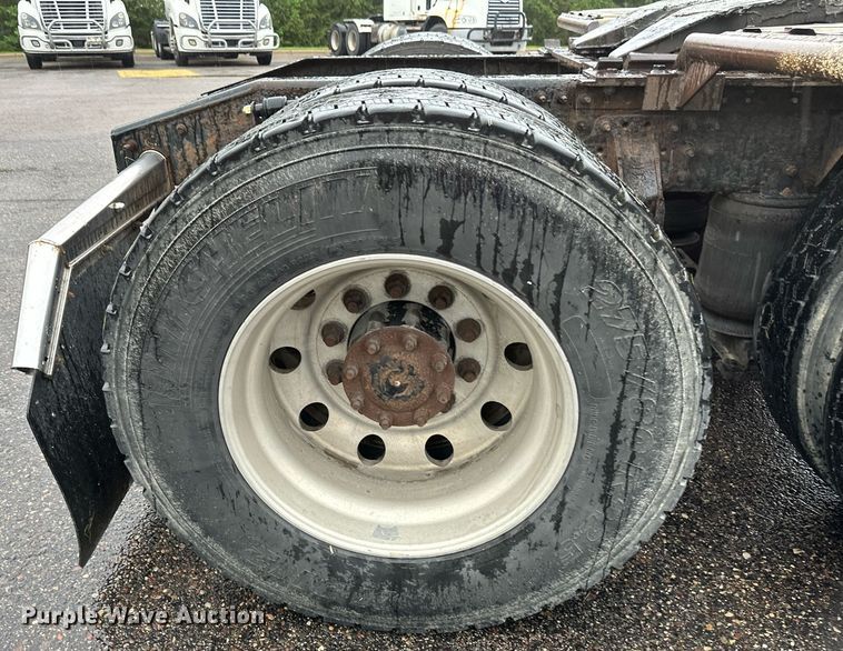 image for item EB2700 2015 Mack CXU613 semi truck