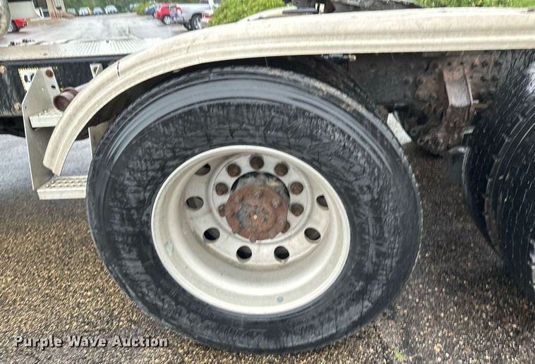 image for item EB2700 2015 Mack CXU613 semi truck