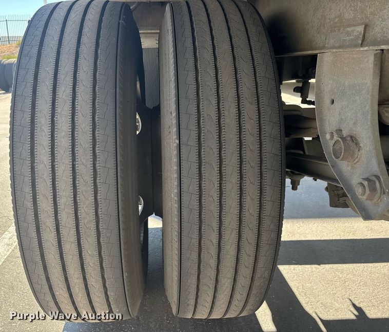 image for item EC1083 2015 Utility dry van trailer