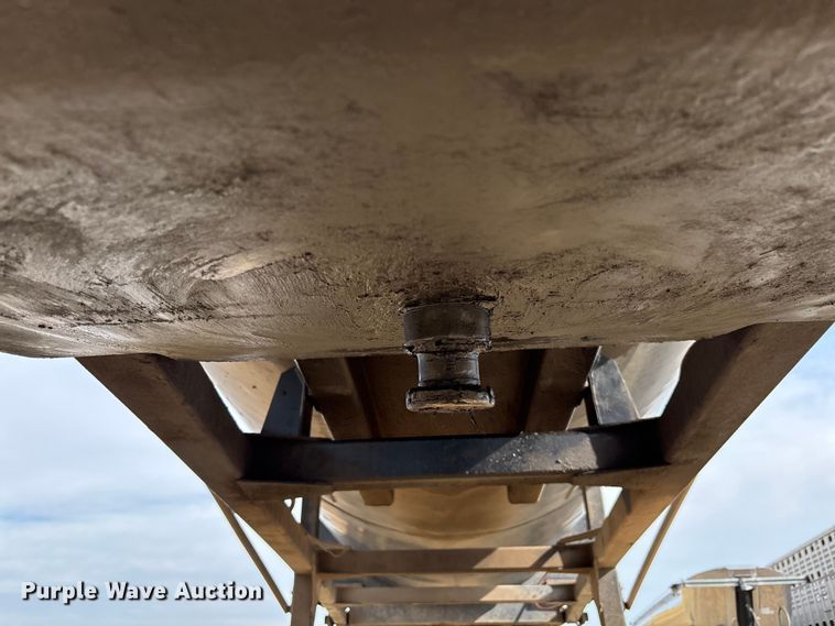 image for item EC1095 1999 TRLK end dump trailer