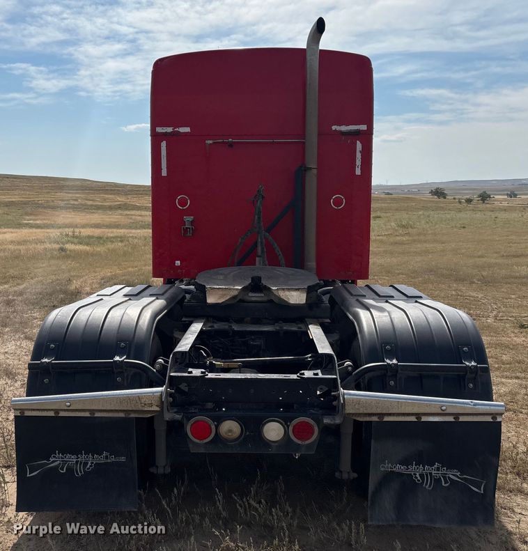 image for item EC1097 2007 Kenworth T600 semi truck