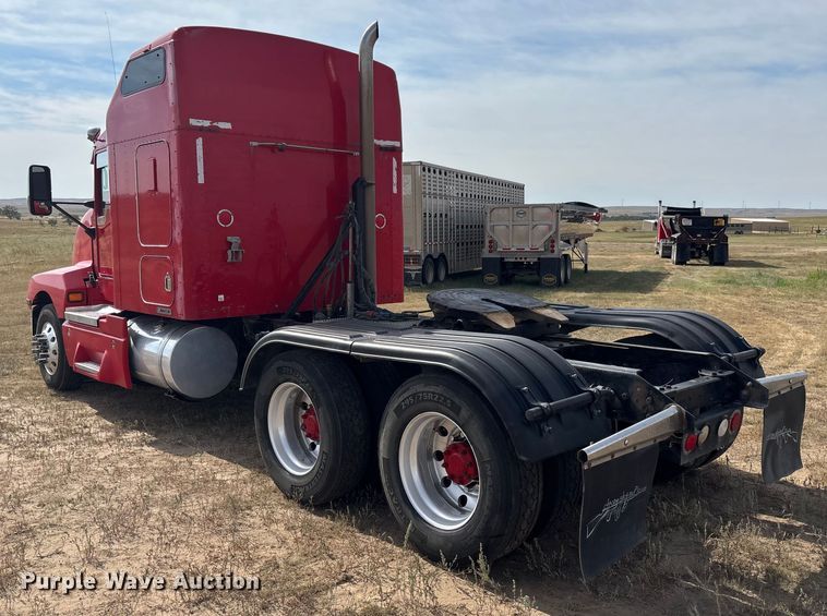 image for item EC1097 2007 Kenworth T600 semi truck