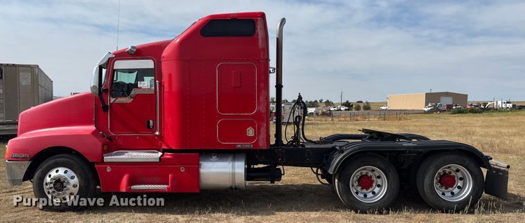 image for item EC1097 2007 Kenworth T600 semi truck