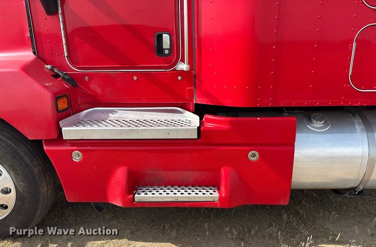 image for item EC1097 2007 Kenworth T600 semi truck