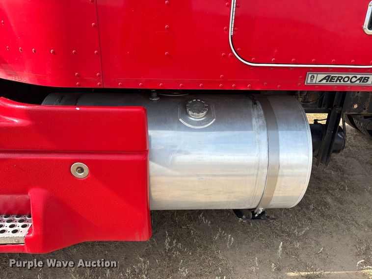 image for item EC1097 2007 Kenworth T600 semi truck