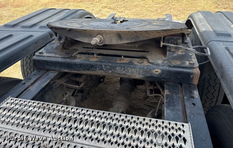 image for item EC1097 2007 Kenworth T600 semi truck