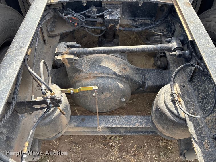 image for item EC1097 2007 Kenworth T600 semi truck