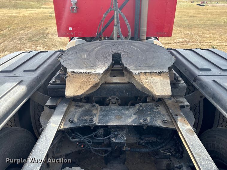 image for item EC1097 2007 Kenworth T600 semi truck