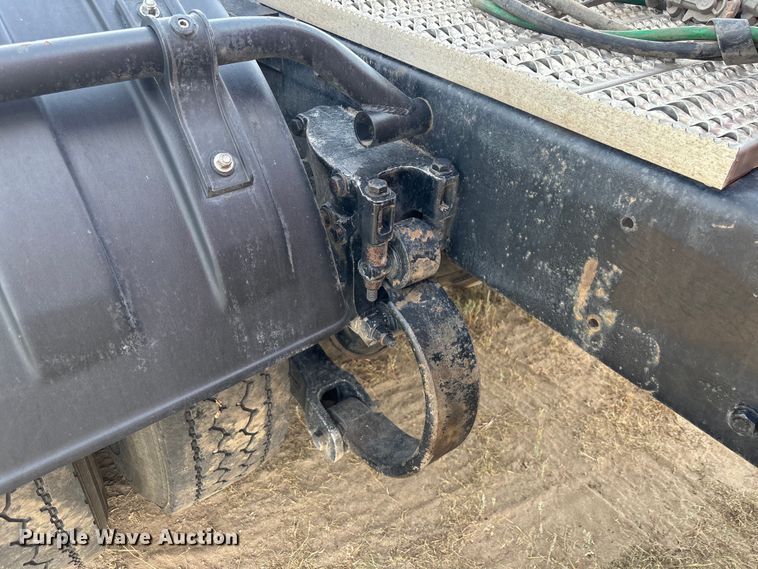 image for item EC1097 2007 Kenworth T600 semi truck