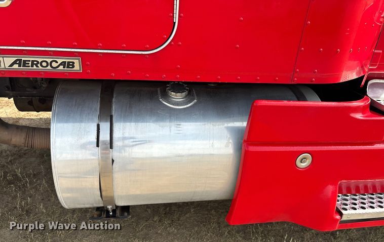 image for item EC1097 2007 Kenworth T600 semi truck