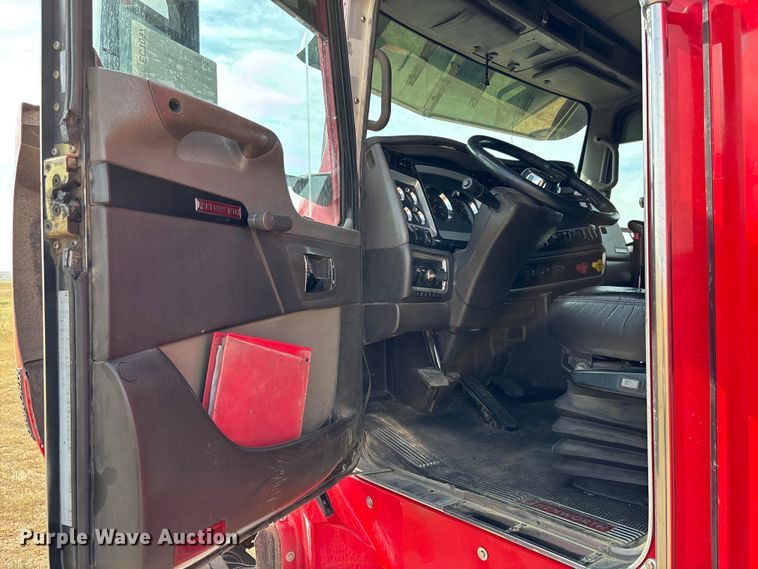 image for item EC1097 2007 Kenworth T600 semi truck