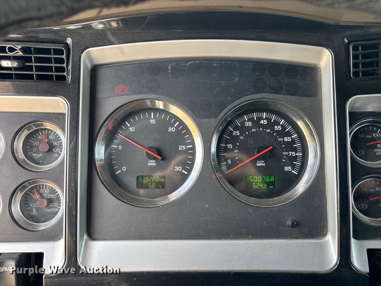 image for item EC1097 2007 Kenworth T600 semi truck