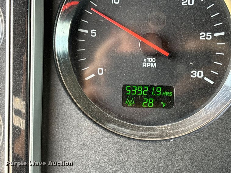 image for item EC1097 2007 Kenworth T600 semi truck