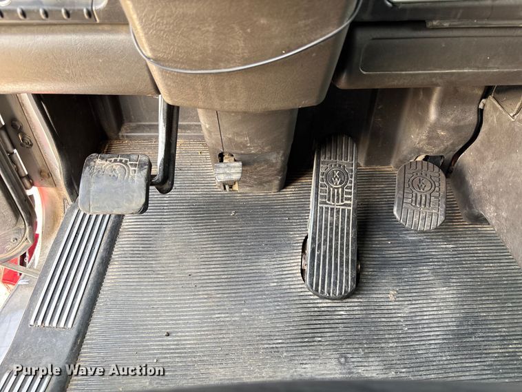 image for item EC1097 2007 Kenworth T600 semi truck