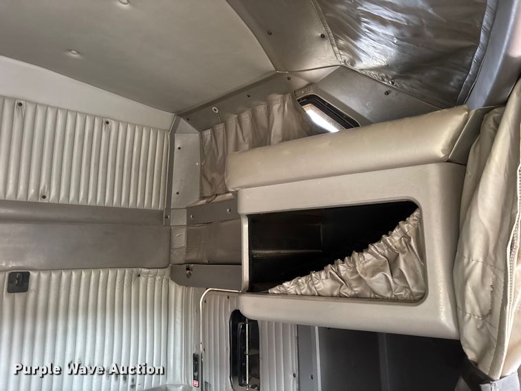 image for item EC1097 2007 Kenworth T600 semi truck