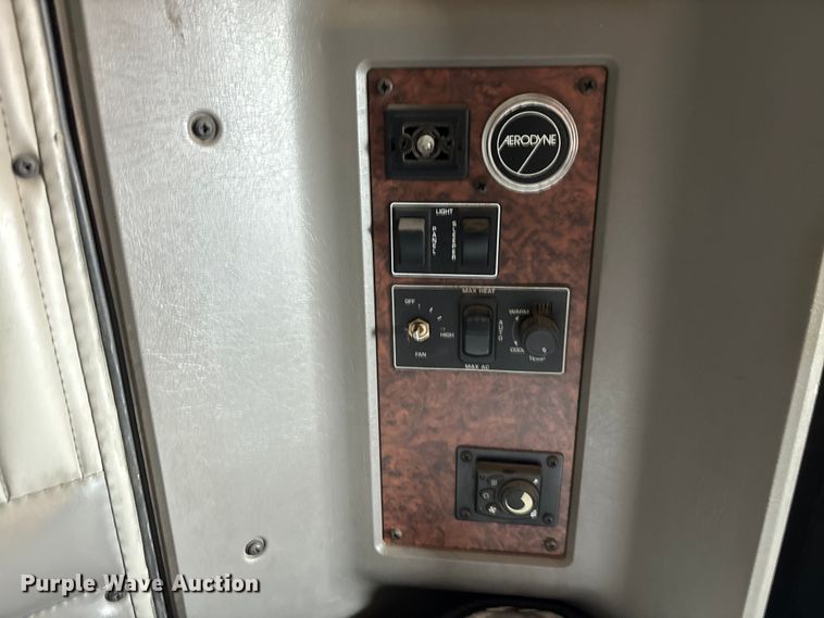 image for item EC1097 2007 Kenworth T600 semi truck