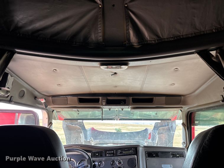 image for item EC1097 2007 Kenworth T600 semi truck