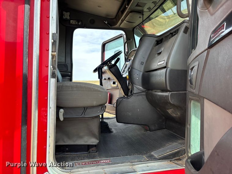 image for item EC1097 2007 Kenworth T600 semi truck