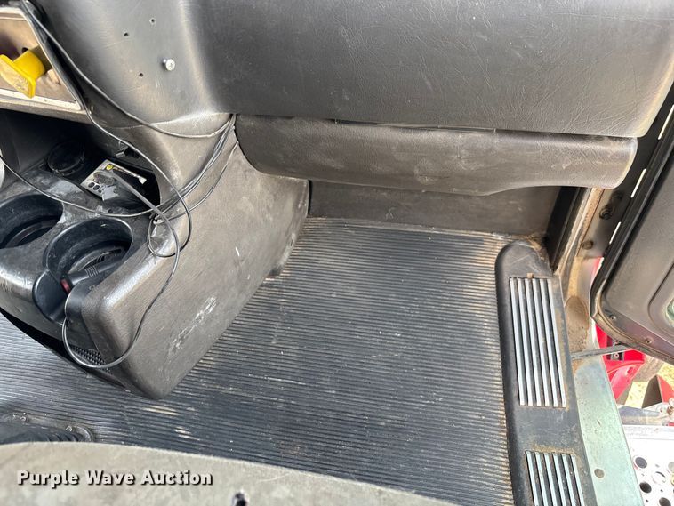 image for item EC1097 2007 Kenworth T600 semi truck