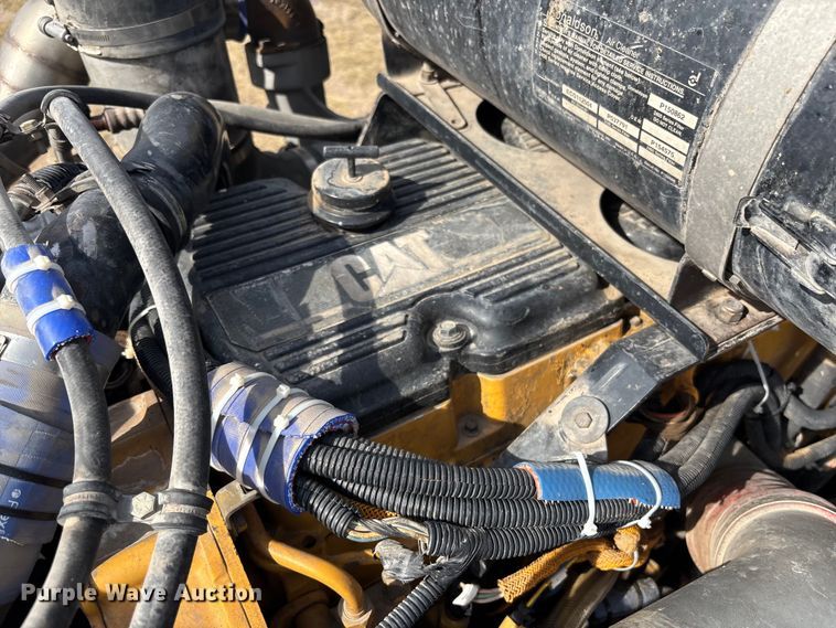 image for item EC1097 2007 Kenworth T600 semi truck