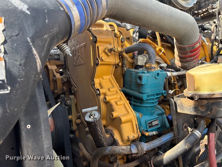 image for item EC1097 2007 Kenworth T600 semi truck