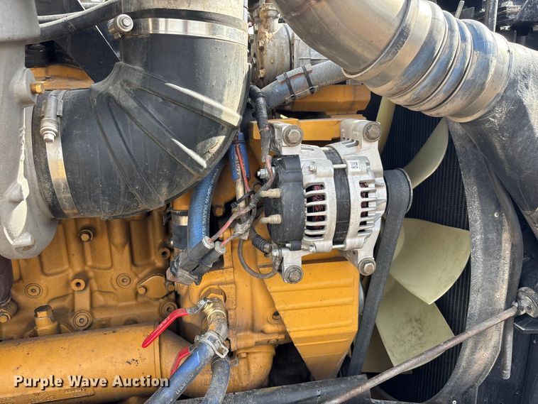 image for item EC1097 2007 Kenworth T600 semi truck