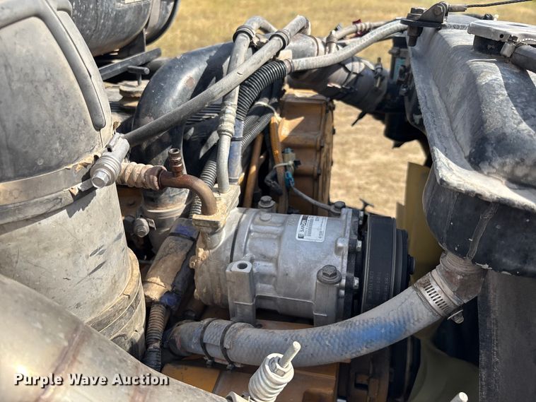 image for item EC1097 2007 Kenworth T600 semi truck