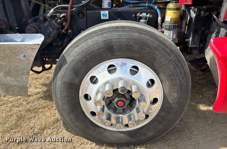 image for item EC1097 2007 Kenworth T600 semi truck