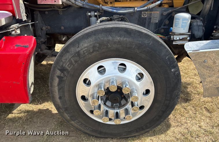 image for item EC1097 2007 Kenworth T600 semi truck