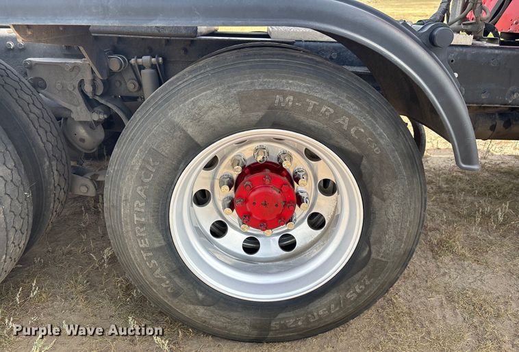 image for item EC1097 2007 Kenworth T600 semi truck