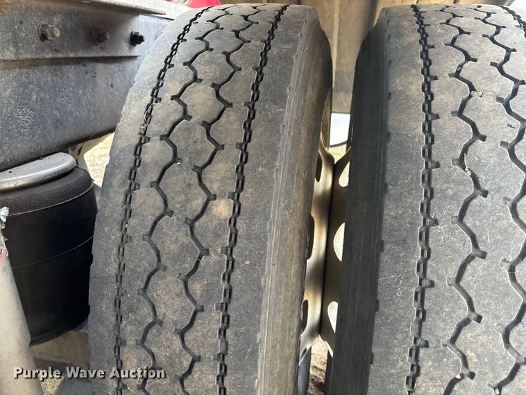 image for item EC1097 2007 Kenworth T600 semi truck