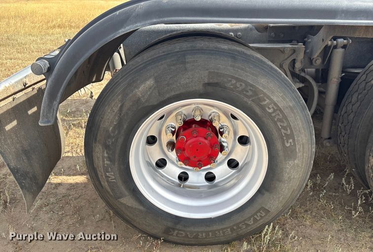 image for item EC1097 2007 Kenworth T600 semi truck