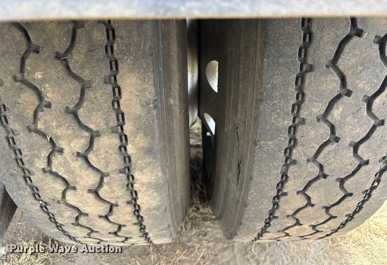 image for item EC1097 2007 Kenworth T600 semi truck