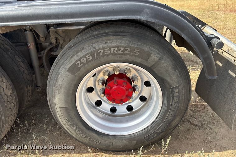 image for item EC1097 2007 Kenworth T600 semi truck