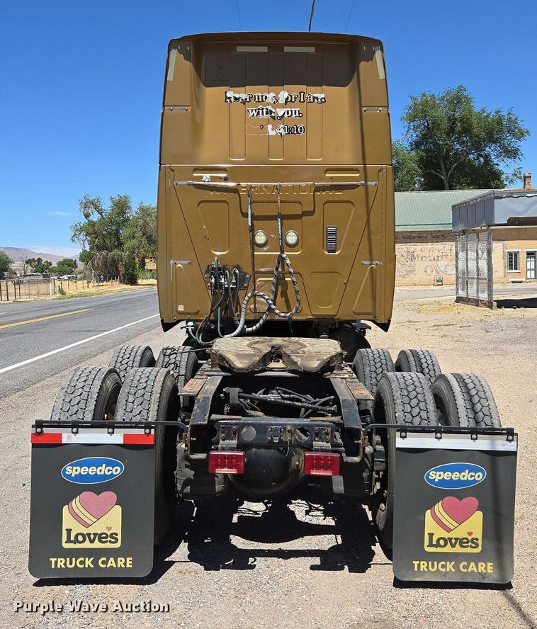 image for item EC1102 2013 International LF687 semi truck