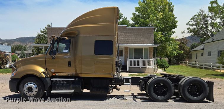 image for item EC1102 2013 International LF687 semi truck