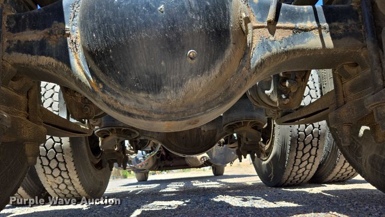 image for item EC1102 2013 International LF687 semi truck