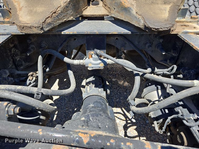 image for item EC1102 2013 International LF687 semi truck