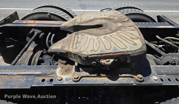 image for item EC1102 2013 International LF687 semi truck