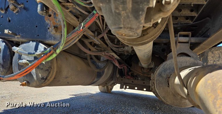 image for item EC1102 2013 International LF687 semi truck